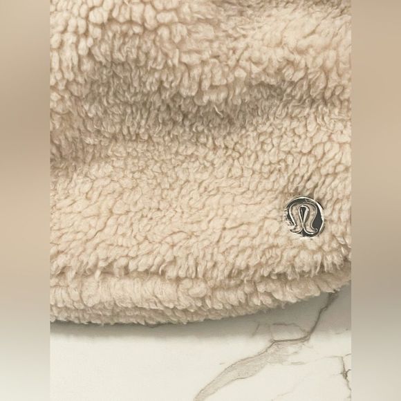 LULULEMON Everywhere Fleece Belt Bag - Picture 3 of 13